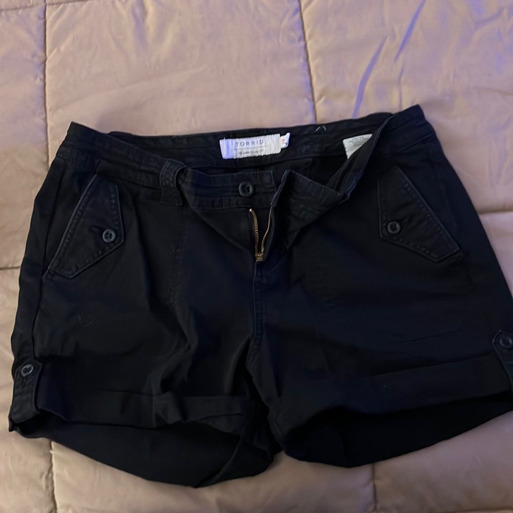 Torrid black cargo shorts size 14